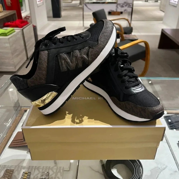 MICHAEL KORS Maddy Logo Trainer [size 6.5 vs size 7] - Picture 2 of 11